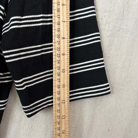 Torrid Striped Women Minimalist Preppy Tee Size 1 Stretchy Comfy 1/2 Sleeves - Picture 6 of 9